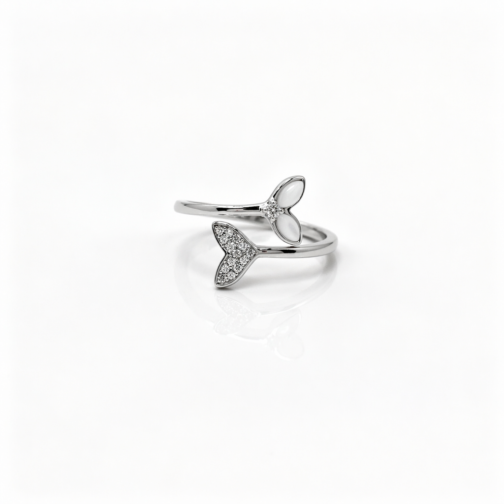 Wave Flow Silver Ring – Trendy Fluid Design Ring for Girls