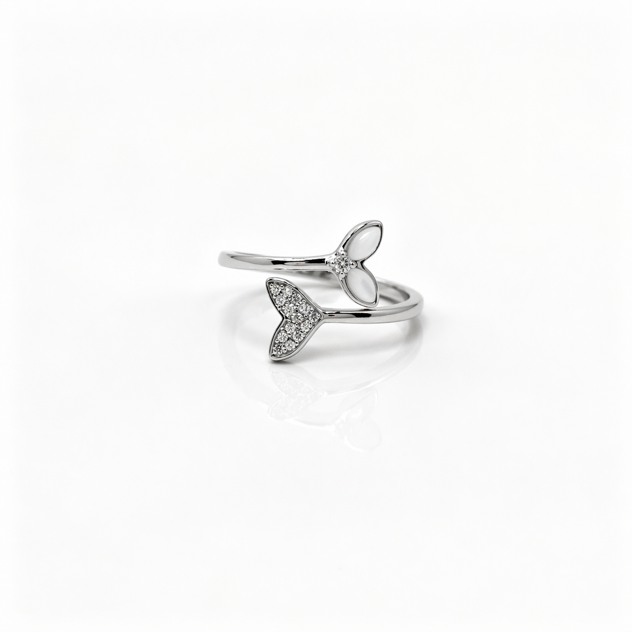 Wave Flow Silver Ring – Trendy Fluid Design Ring for Girls