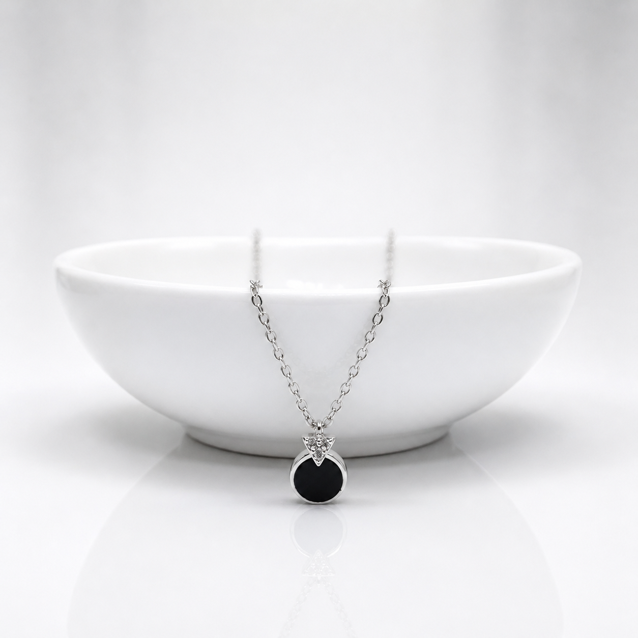 925 Silver Black Onyx Pendant Necklace – Elegant Round Chain for Women