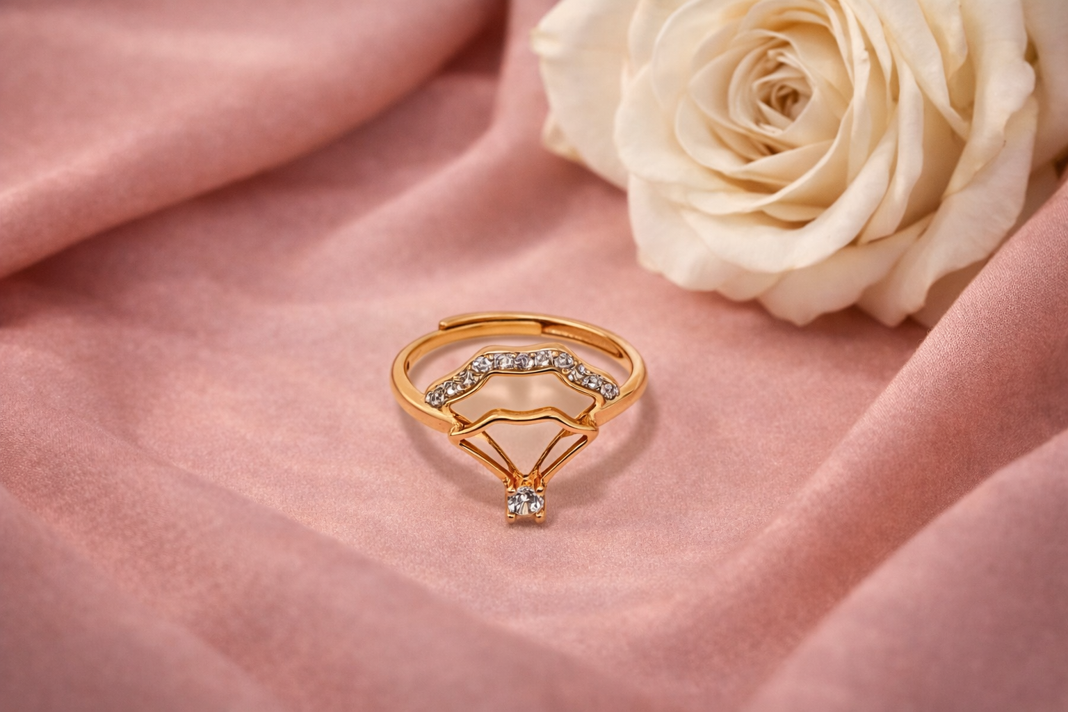 Rosé Grace Ring 925 Silver Ring - Designed to catch the light beautifully.