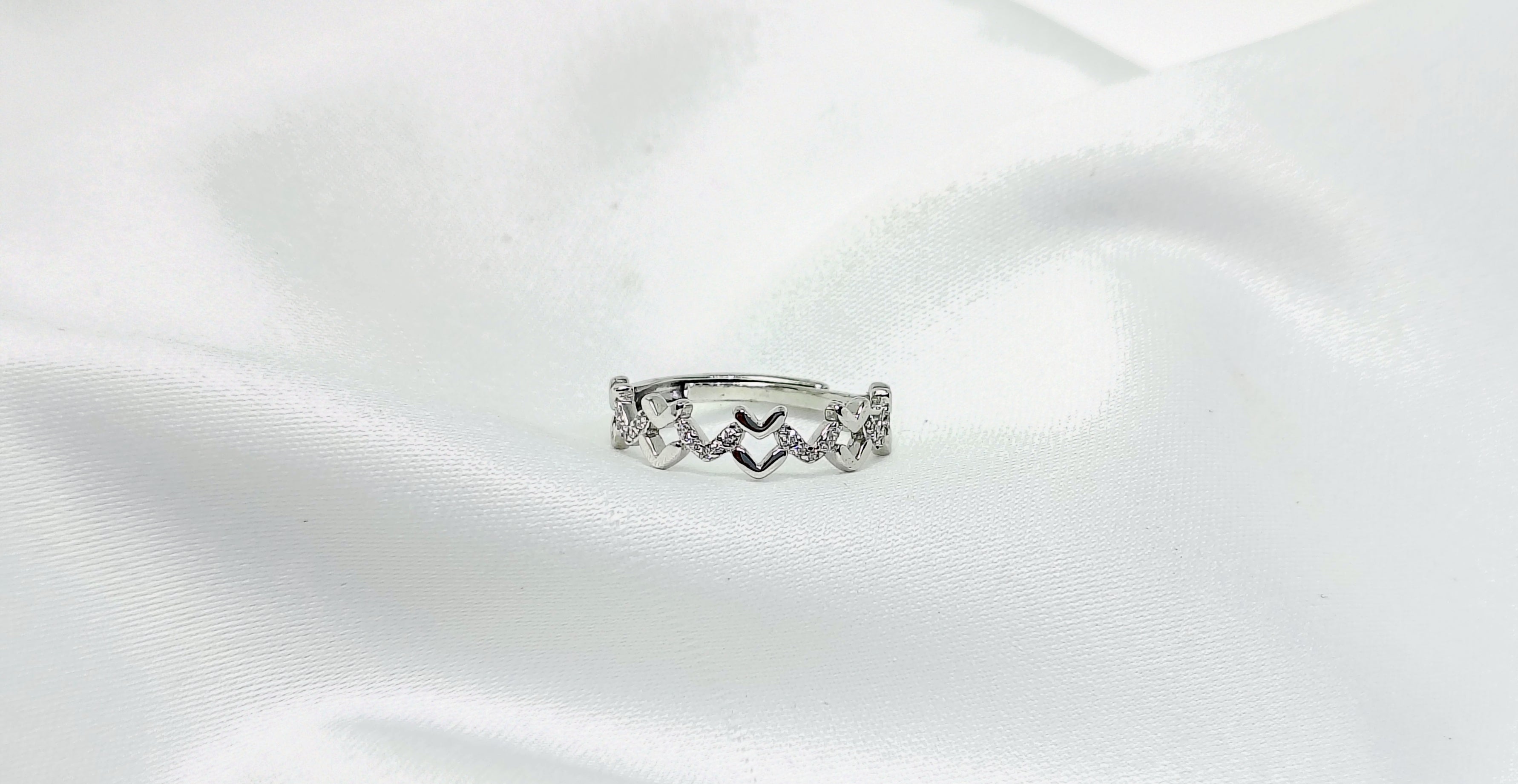 Eternal Hearts 925 Silver Ring - Shine differently tonight.