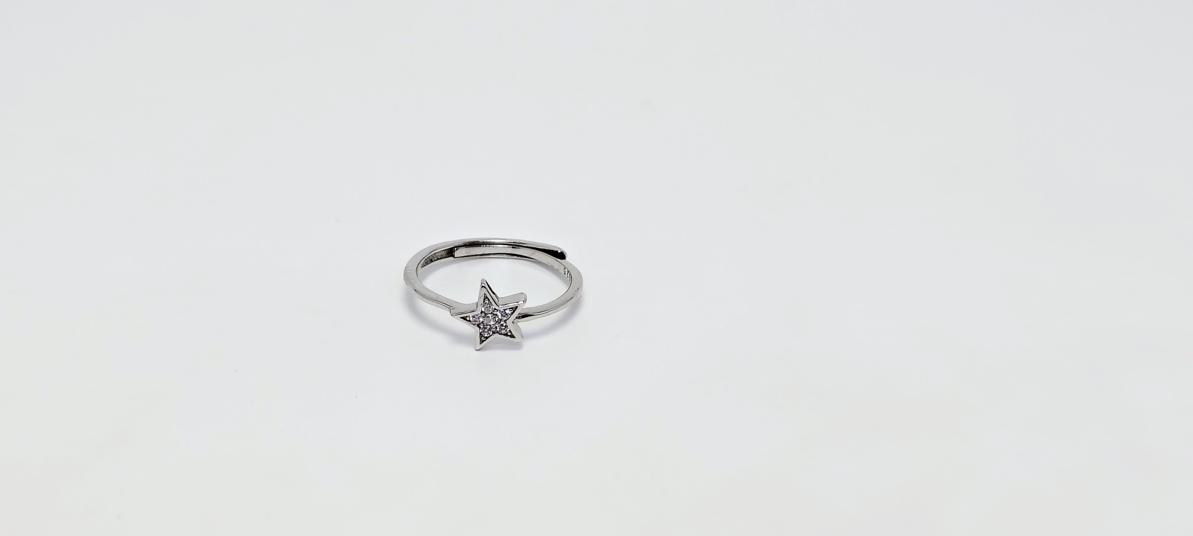 Twinkling 925 Silver Star Ring – Celestial Elegance