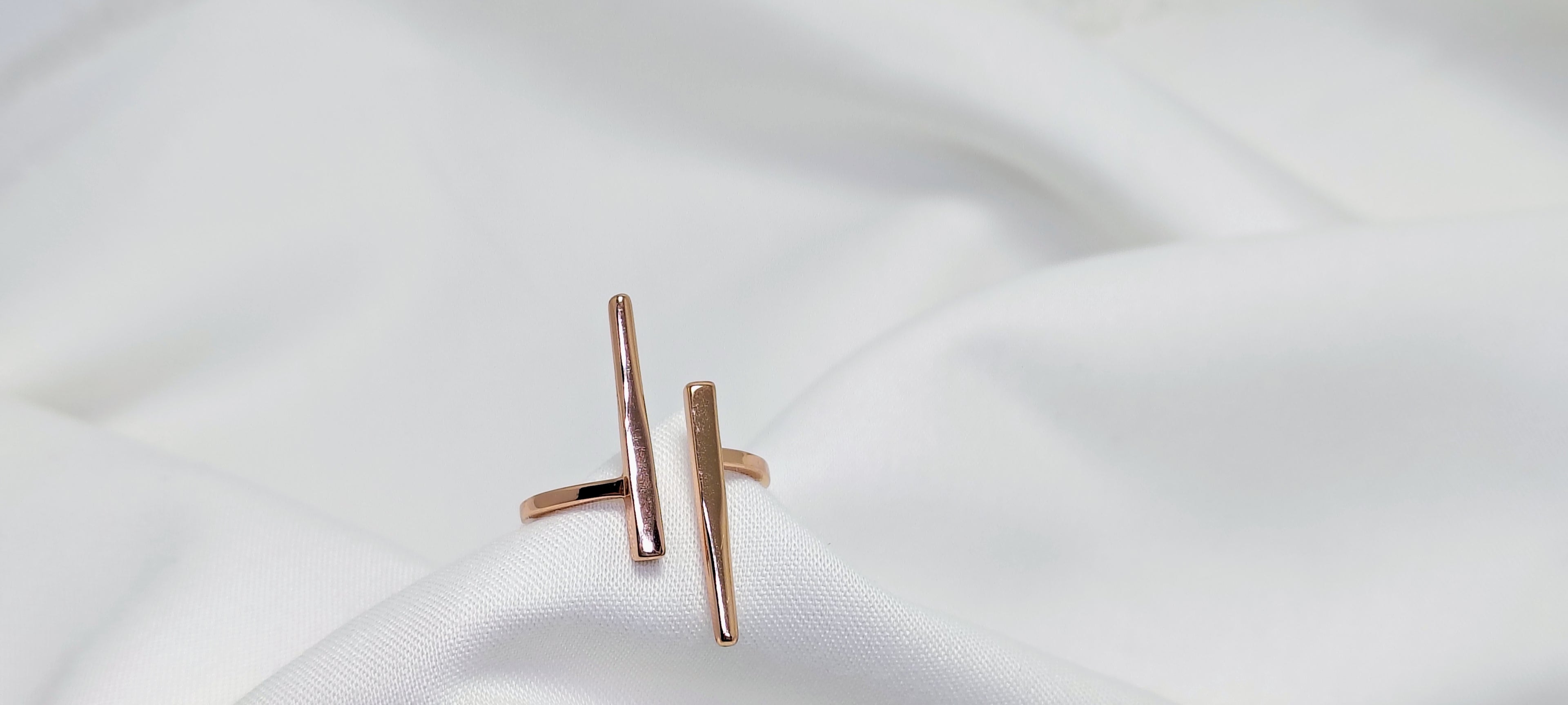 Luxury And Elegant Rose Gold 925 Silver Ring - Shine differently tonight.
