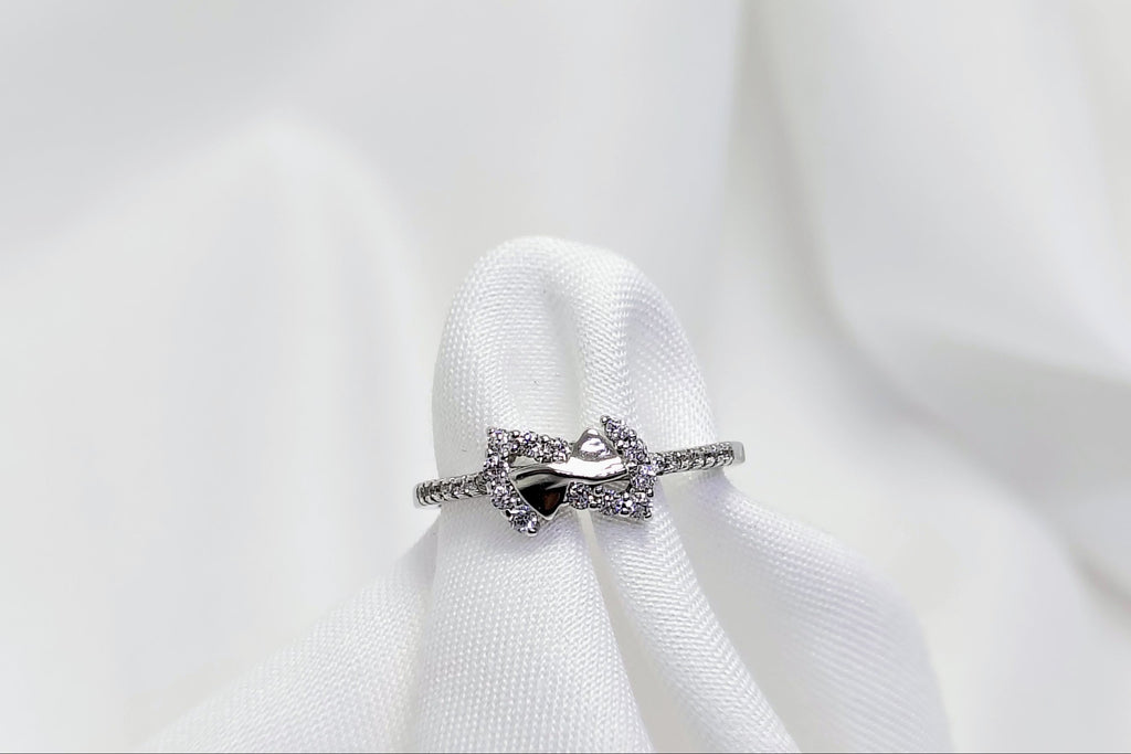 Silver ring with a black gemstone 
