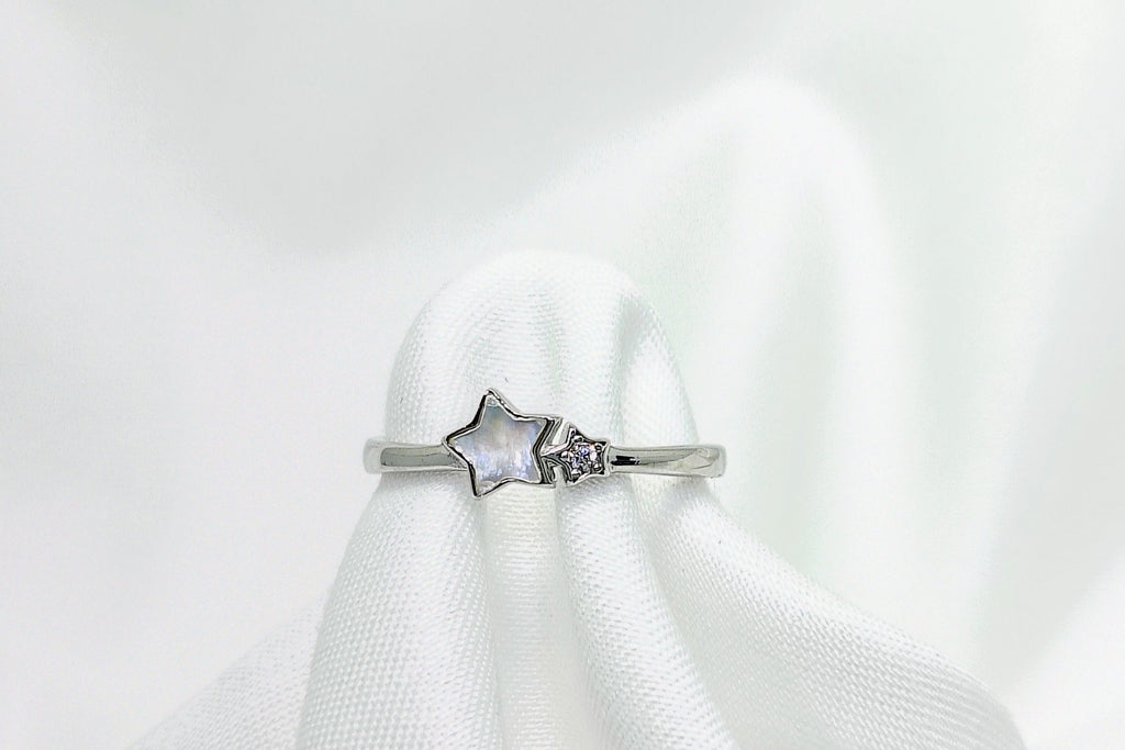 Silver star-shaped ring 