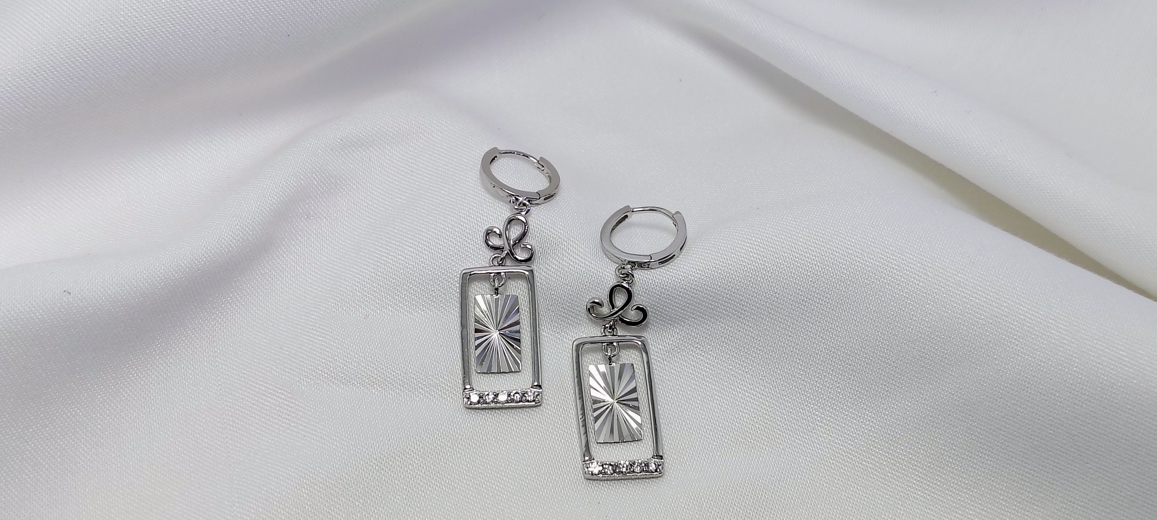 Minimal Classic 925 Silver Earring - Grace with a little glamour.