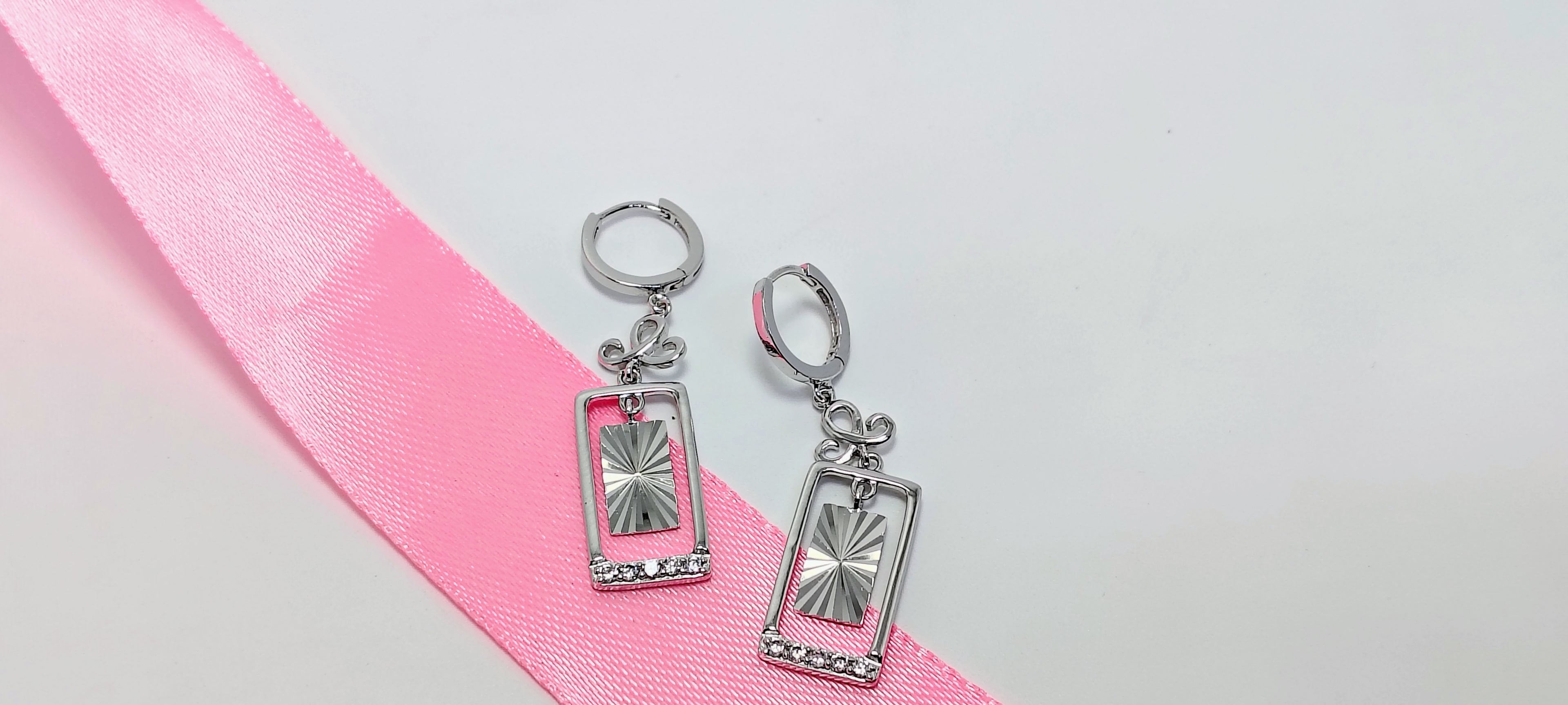 Minimal Classic 925 Silver Earring - Grace with a little glamour.