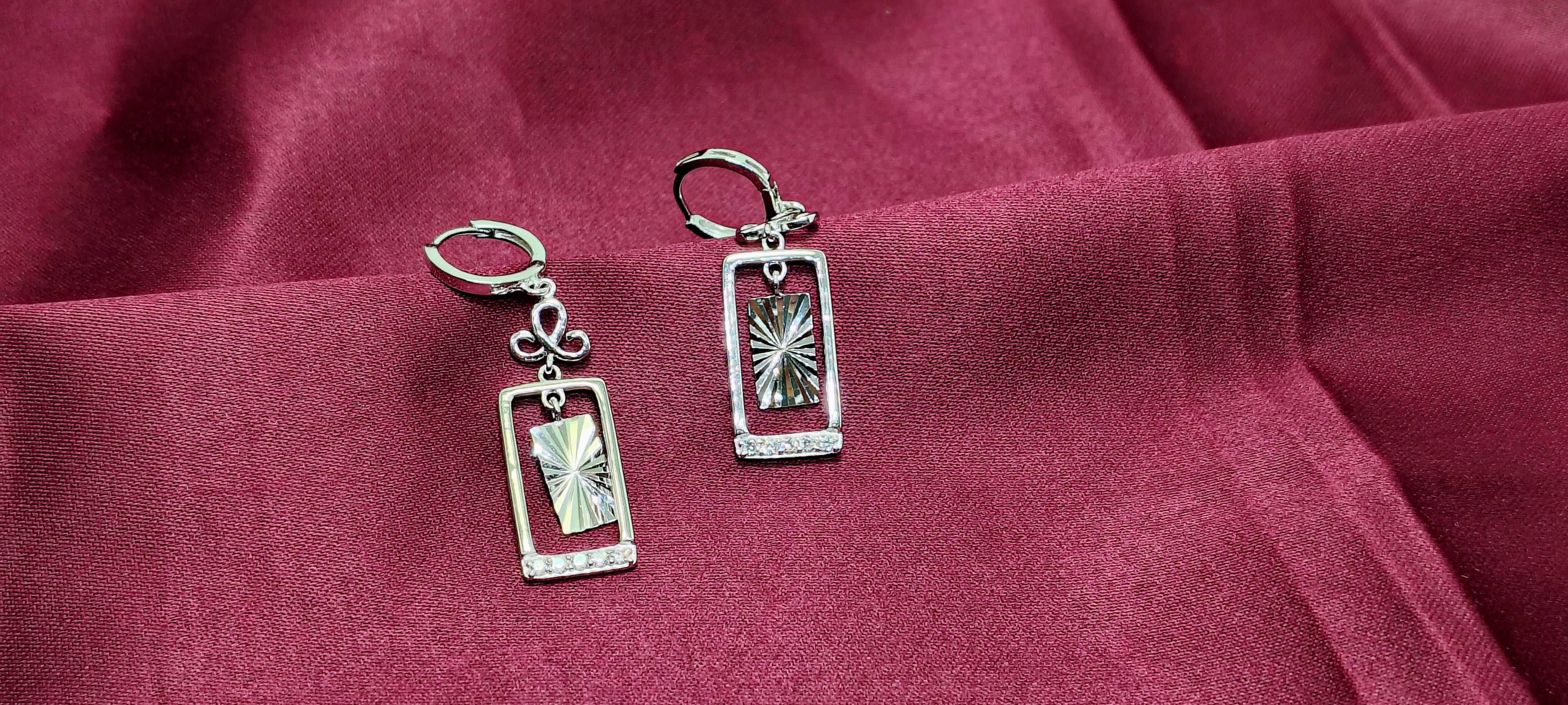 Minimal Classic 925 Silver Earring - Grace with a little glamour.