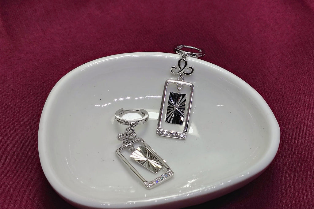 Minimal Classic 925 Silver Earring - Grace with a little glamour.