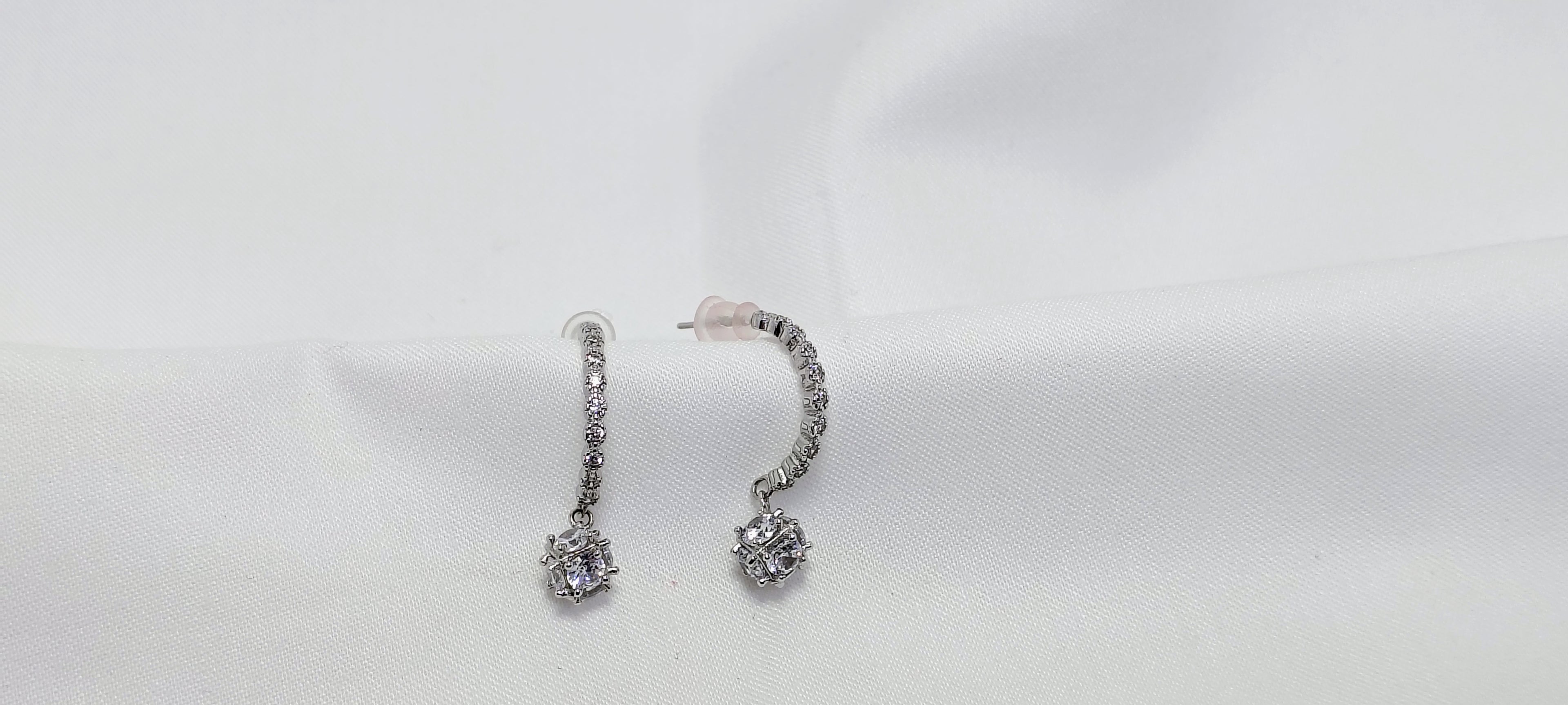 Pair of silver earrings with clear stones