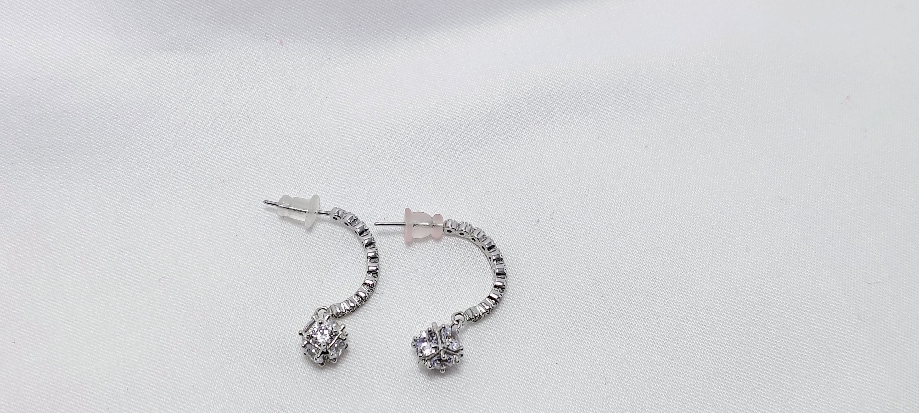 Silver Aesthetic Half Round 925 Earrings - Perfect for board meetings & daily office elegance.