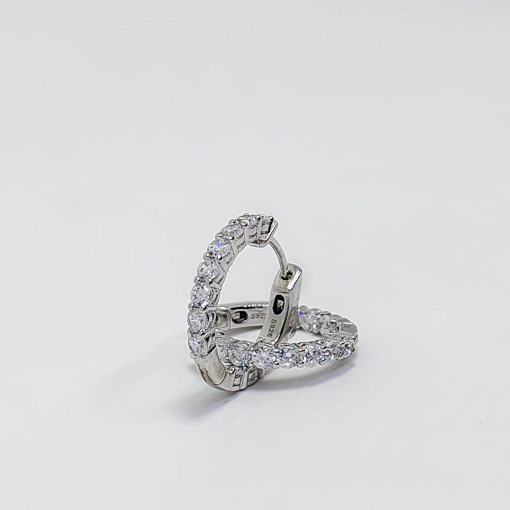 Silver ring with diamonds 