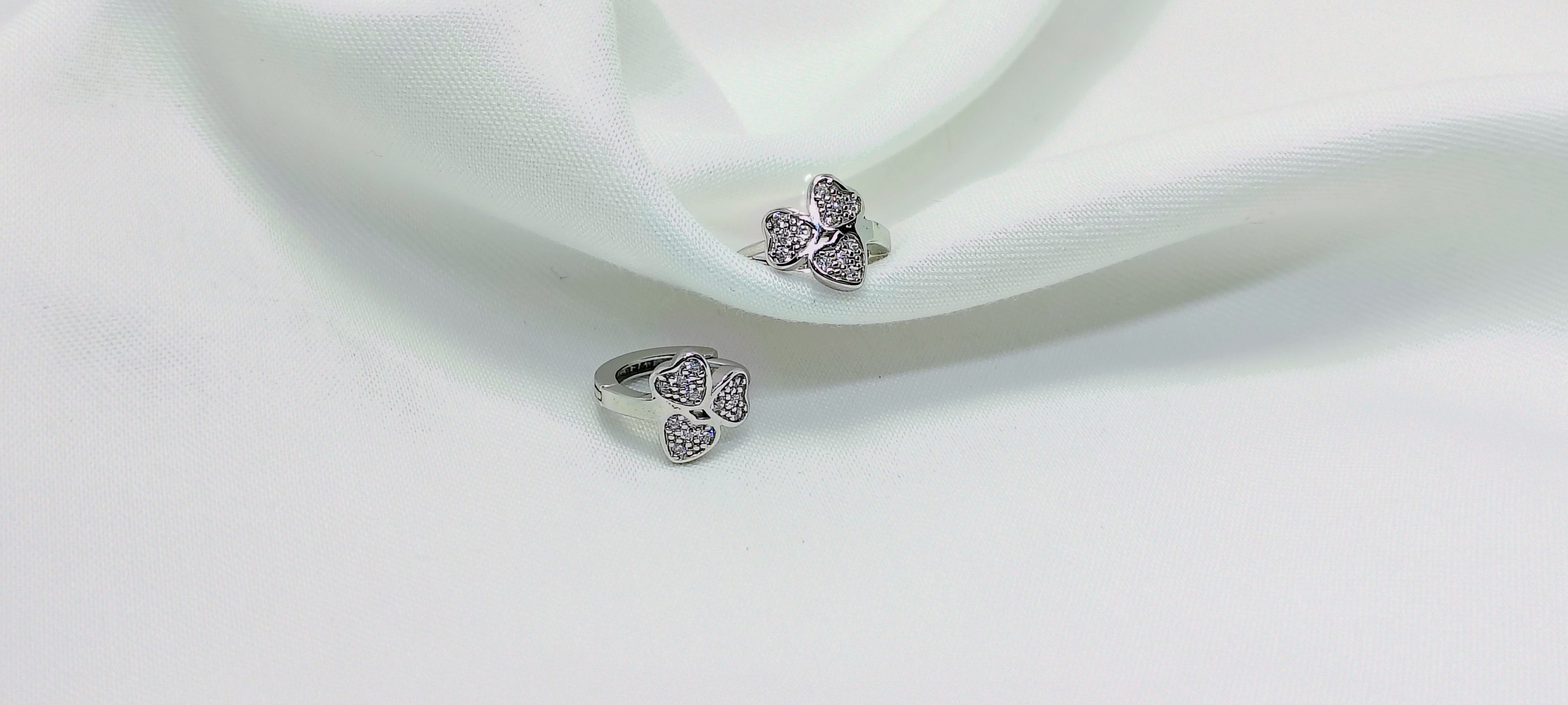 Simple Luxury Round heart Silver Earrings - Power looks effortless on you.