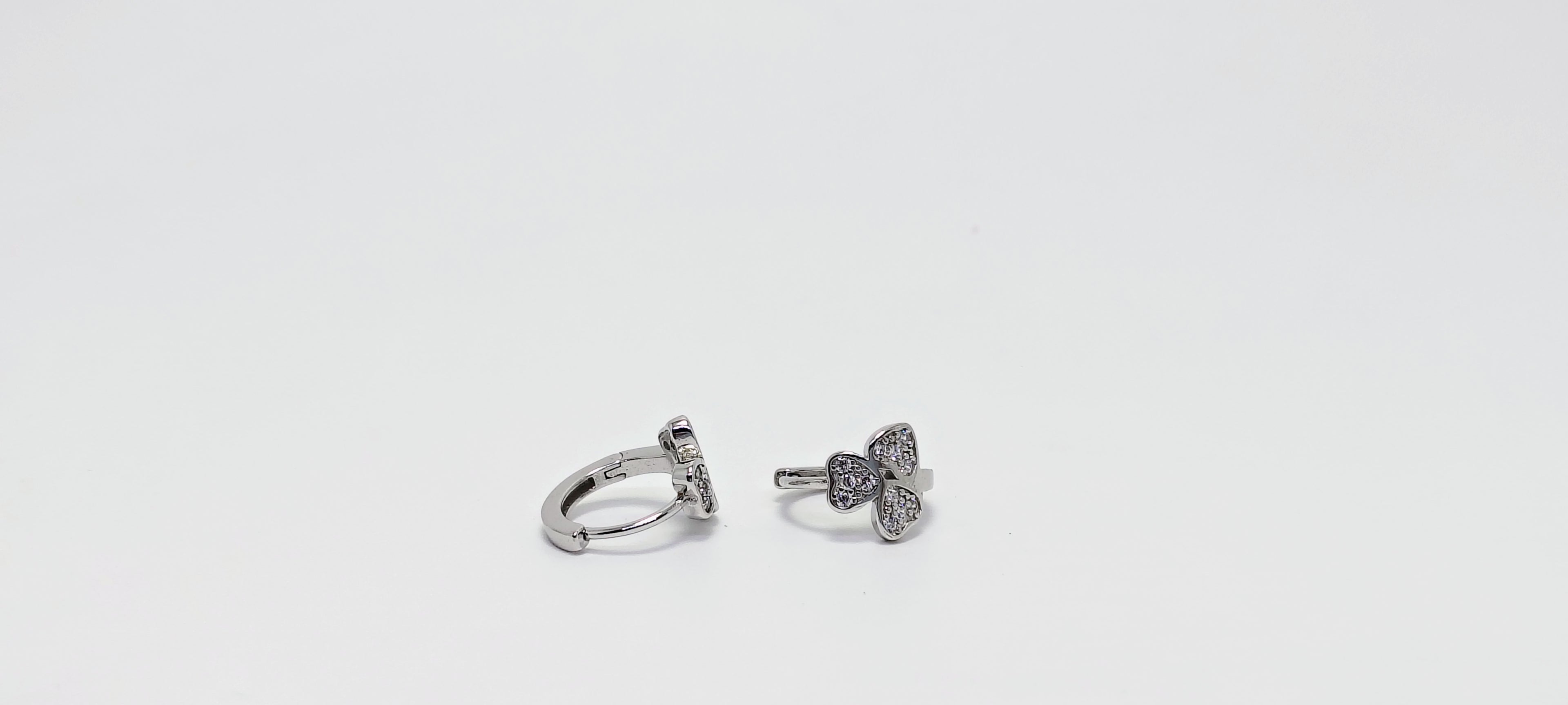 Simple Luxury Round heart Silver Earrings - Power looks effortless on you.