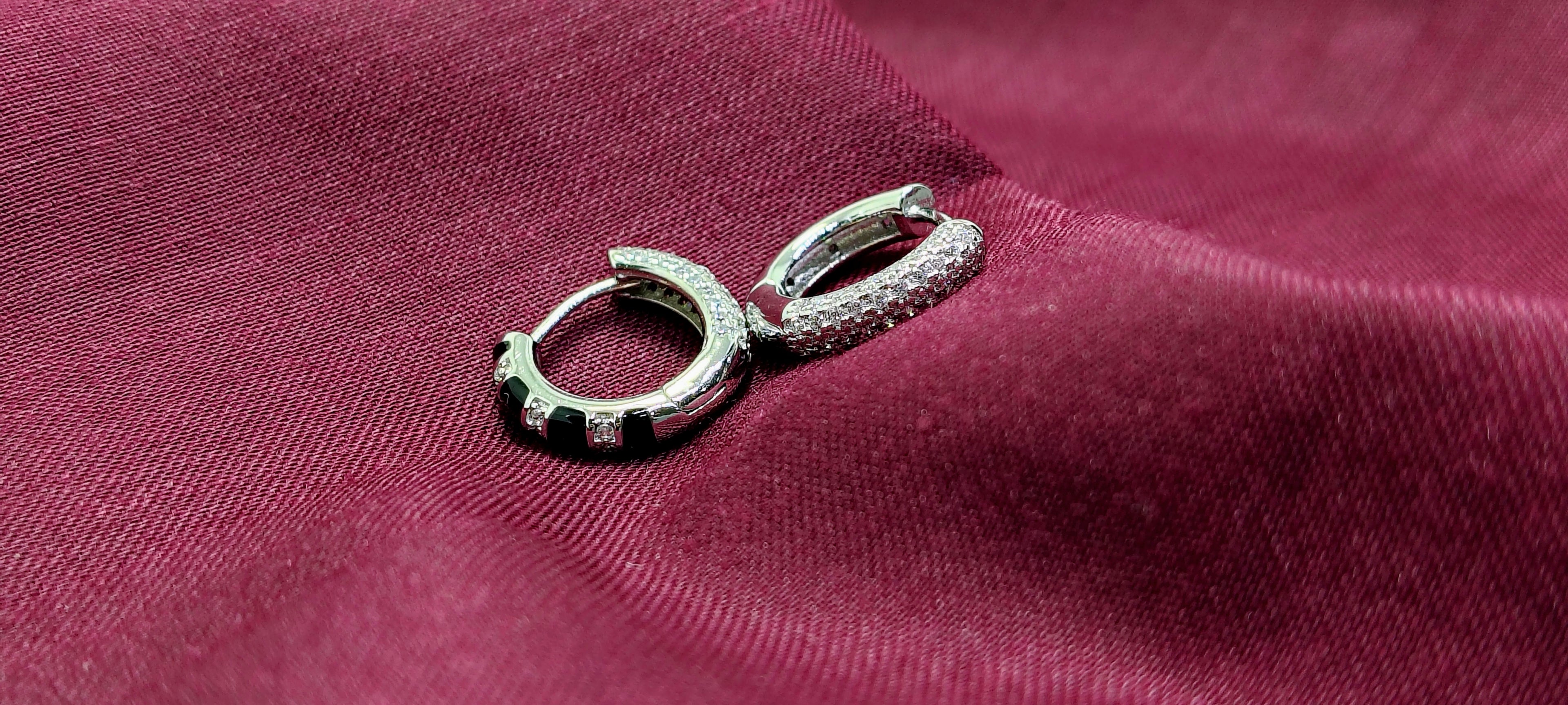 Modern 925 Silver Hoop Earring - Your everyday signature.