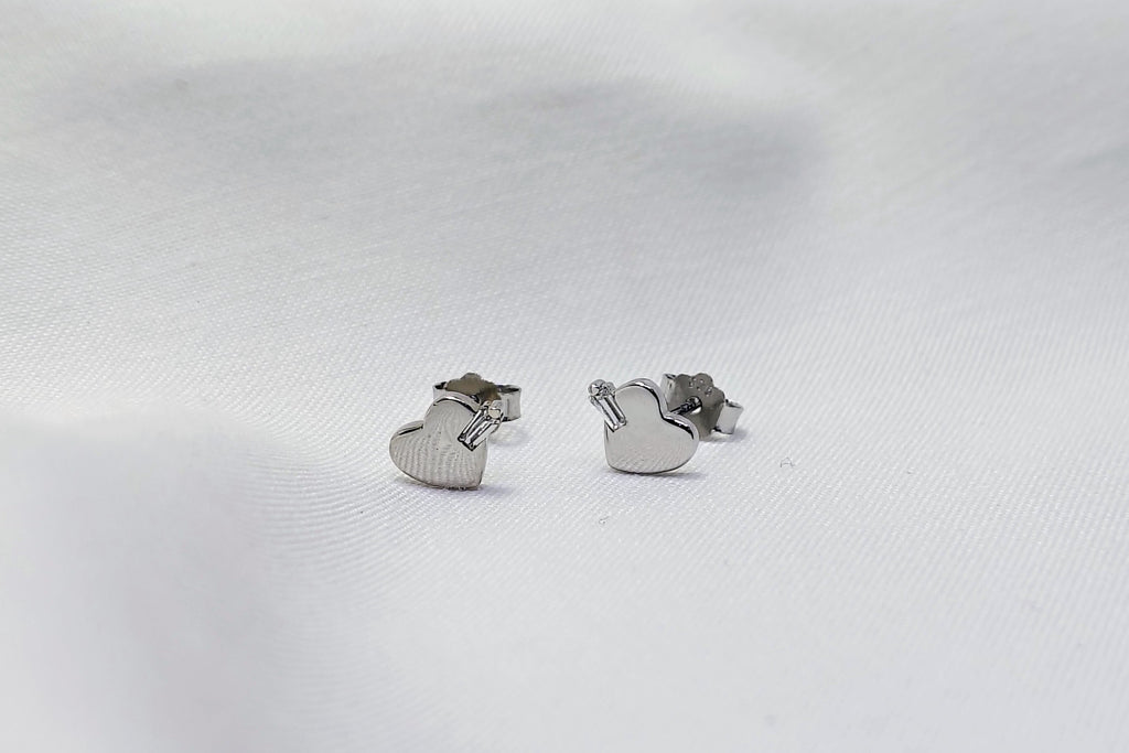 Elegant Heart Stud Earrings in 925 Silver - Designed to catch the light — and the attention.