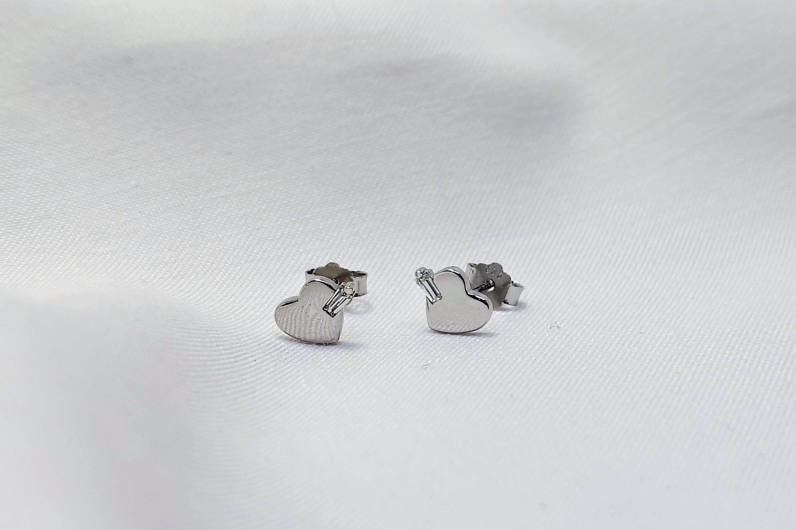 Elegant Heart Stud Earrings in 925 Silver - Designed to catch the light — and the attention.