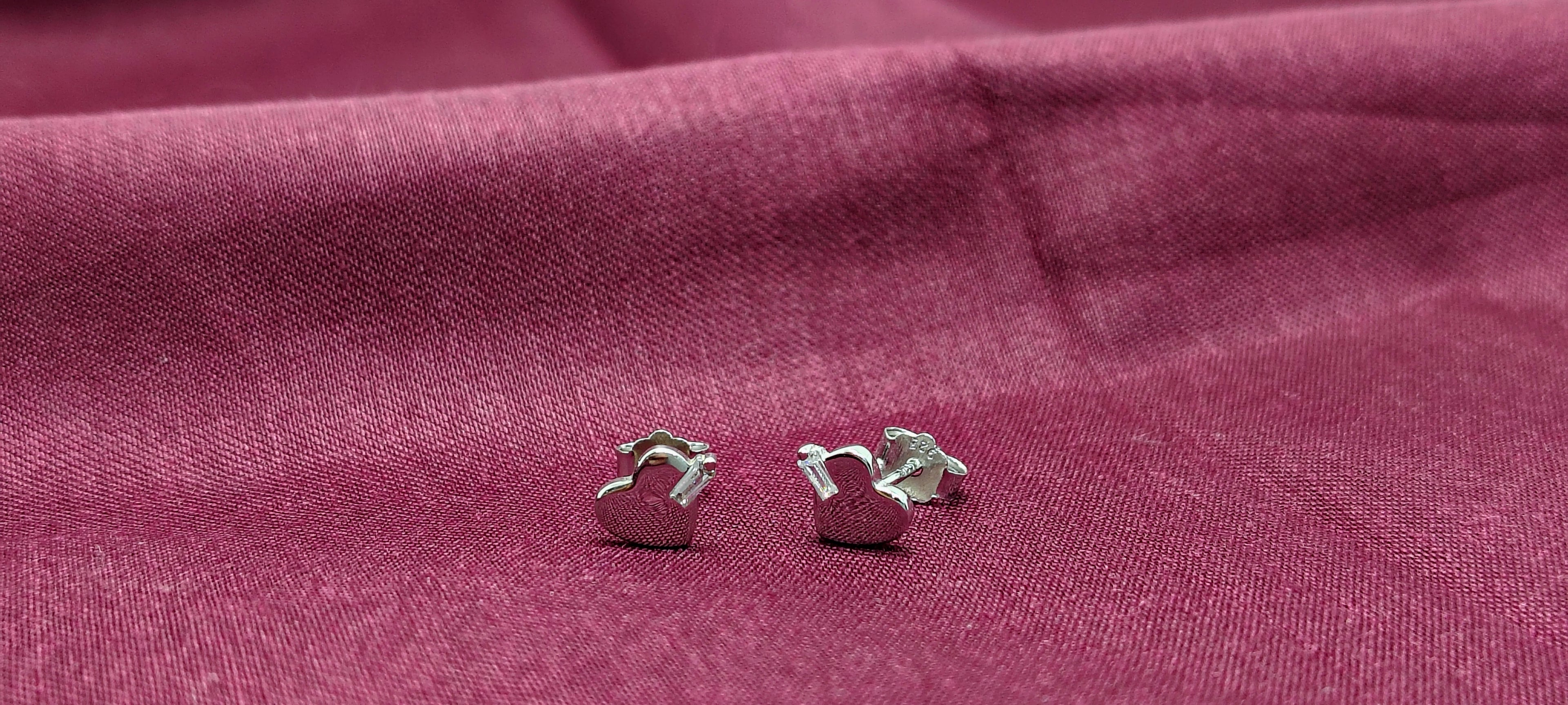 Elegant Heart Stud Earrings in 925 Silver - Designed to catch the light — and the attention.