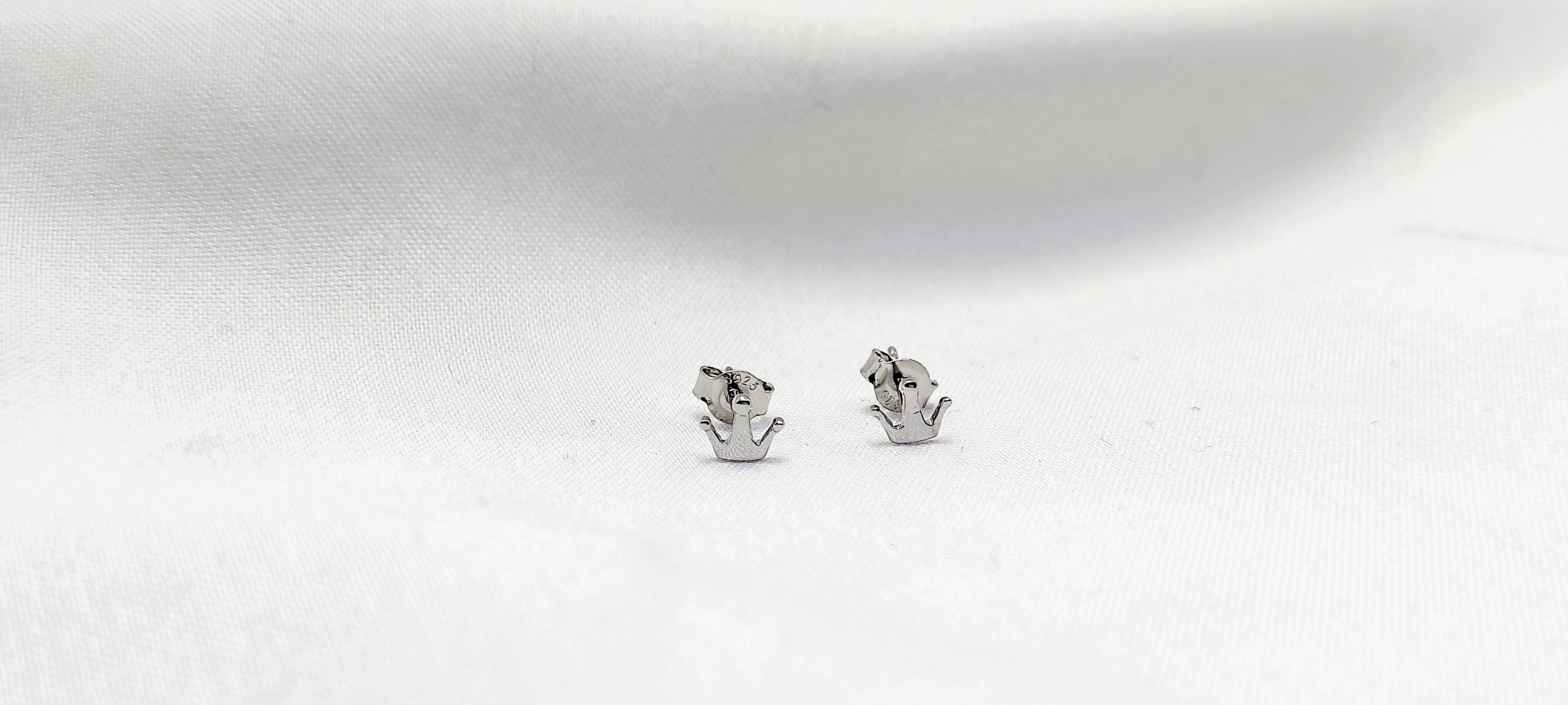 Silver Beautiful Crown Shape 925 Silver Stud - Grace with a little glamour.