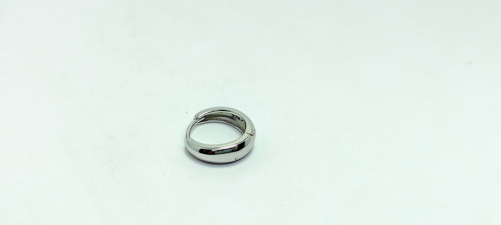 Plain Polished Round Earings 925 Silver - Strength doesn’t need noise.