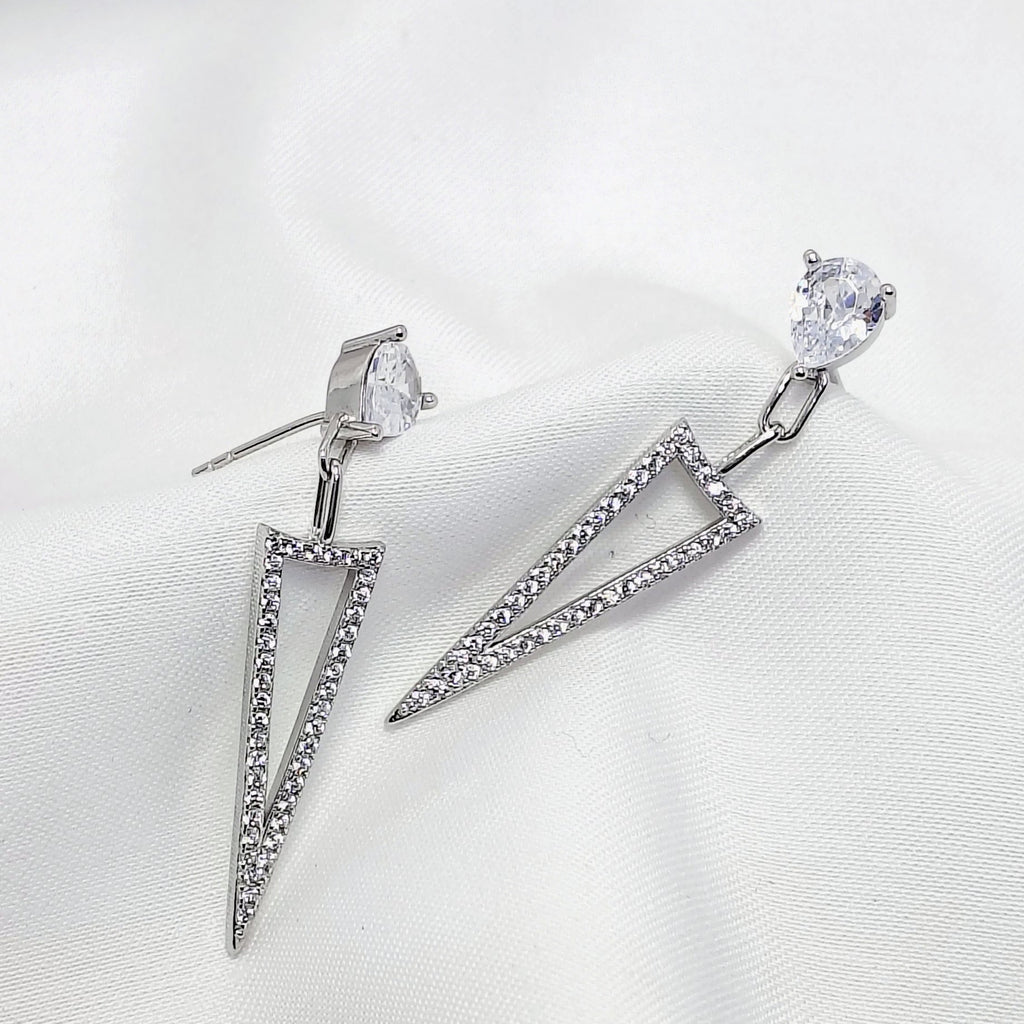 Stylish Radiance Long Diamond 925 Silver Earrings - Shine differently tonight.