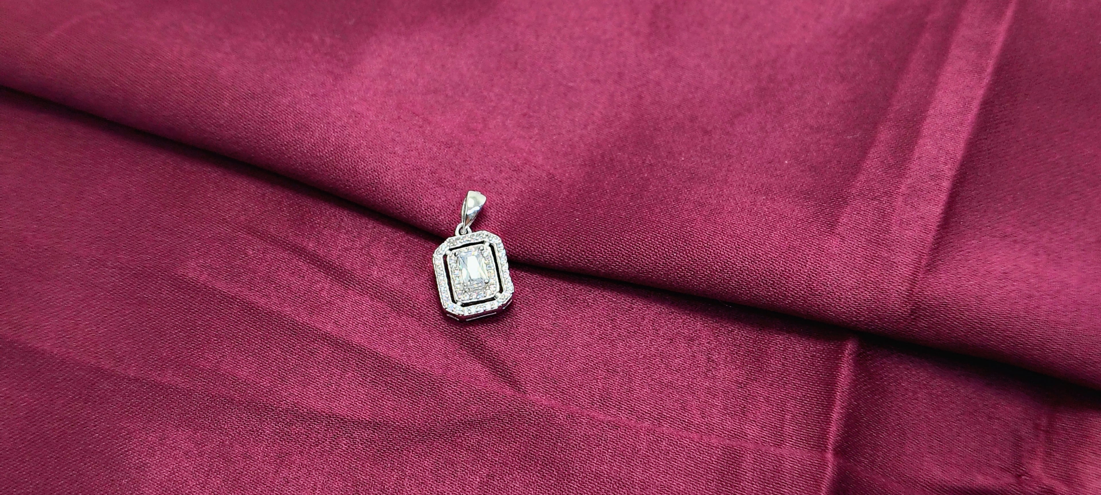 Minimalist 925 Silver Pendant - Grace with a little glamour.