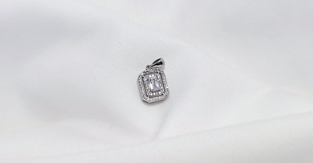 Minimalist 925 Silver Pendant - Grace with a little glamour.