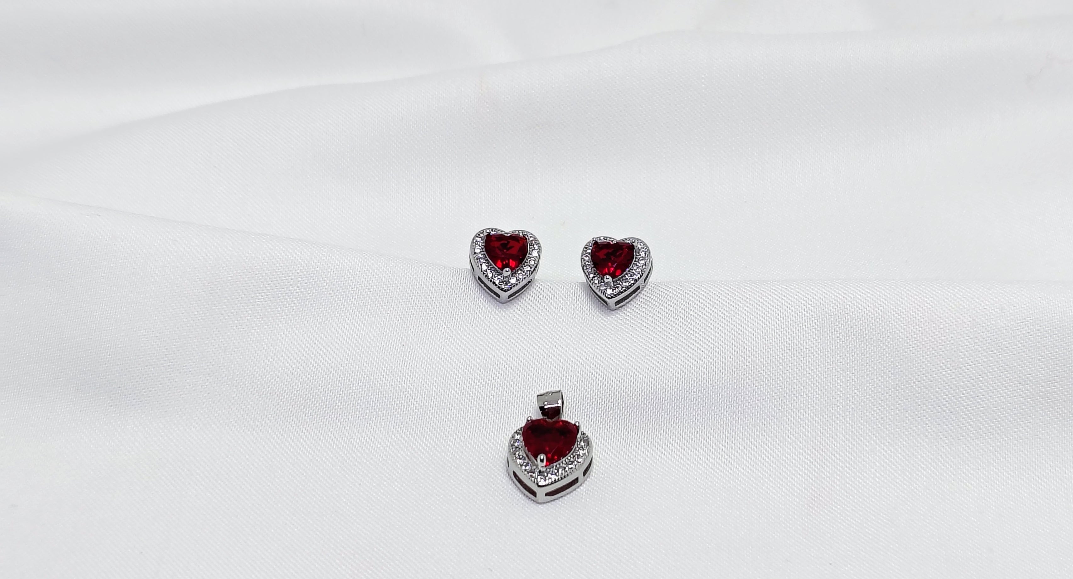 Red Heart Diamond 925 Silver Pendant Set - Made for nights that matter.