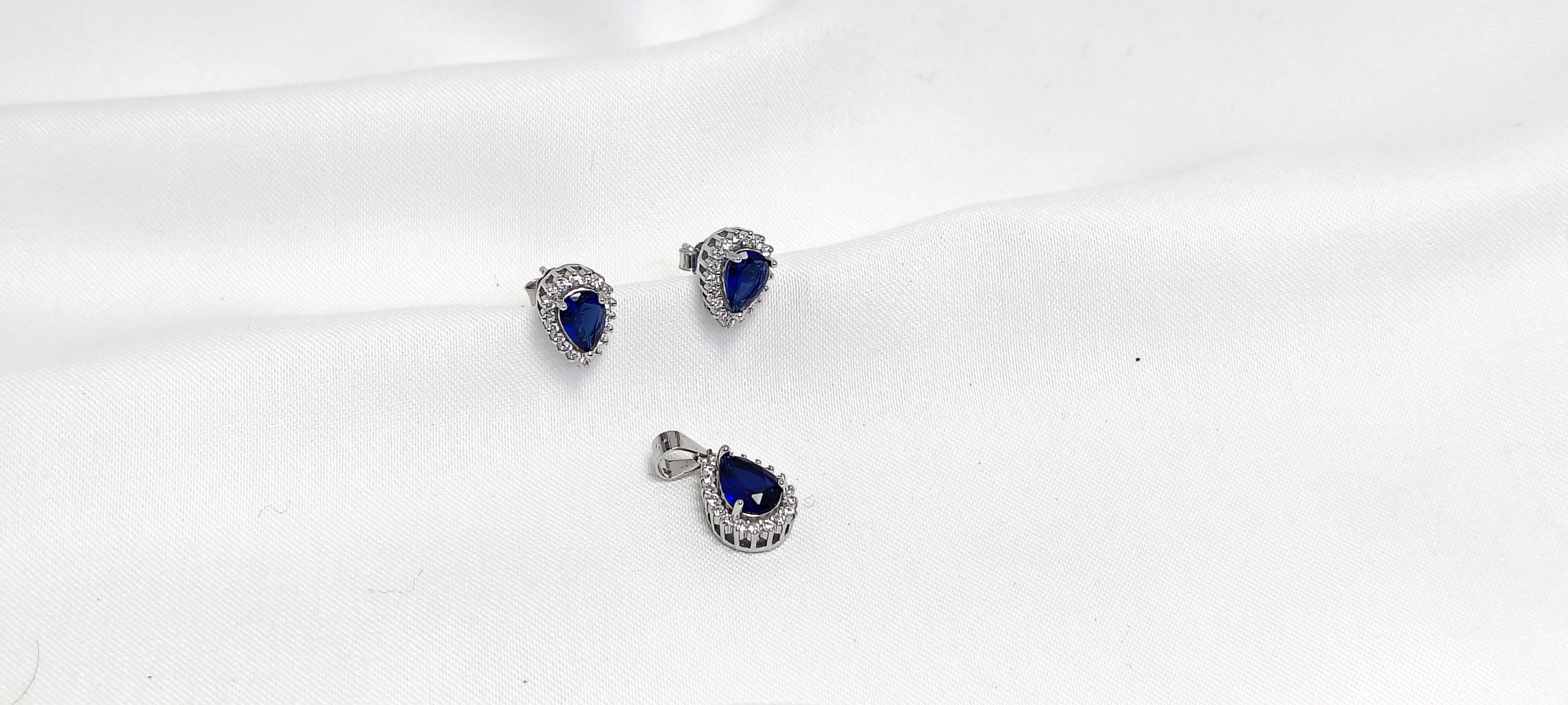 Luxury Finish Blue Diamond Silver Pendant Set - Subtle enough for work, strong enough to be noticed.