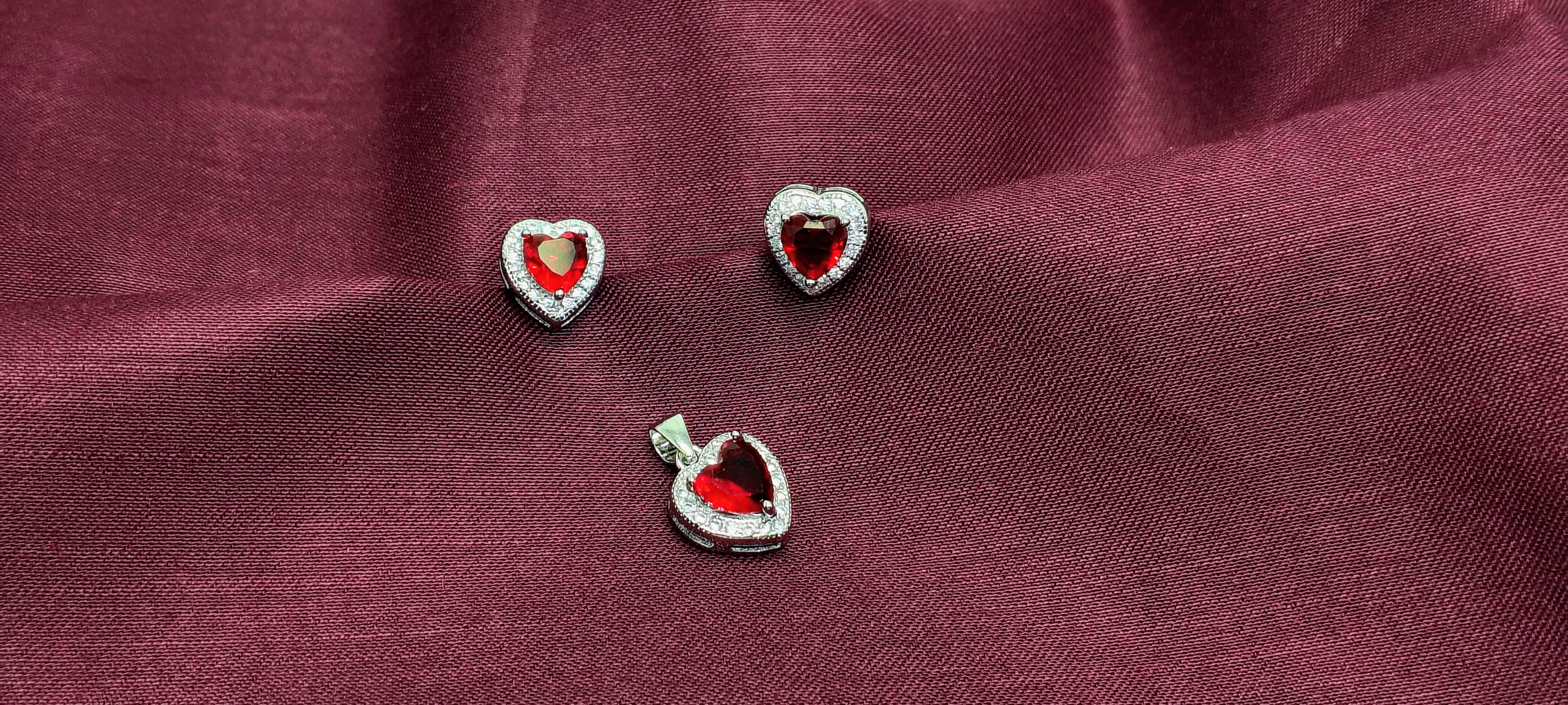 Red Heart Diamond 925 Silver Pendant Set - Made for nights that matter.