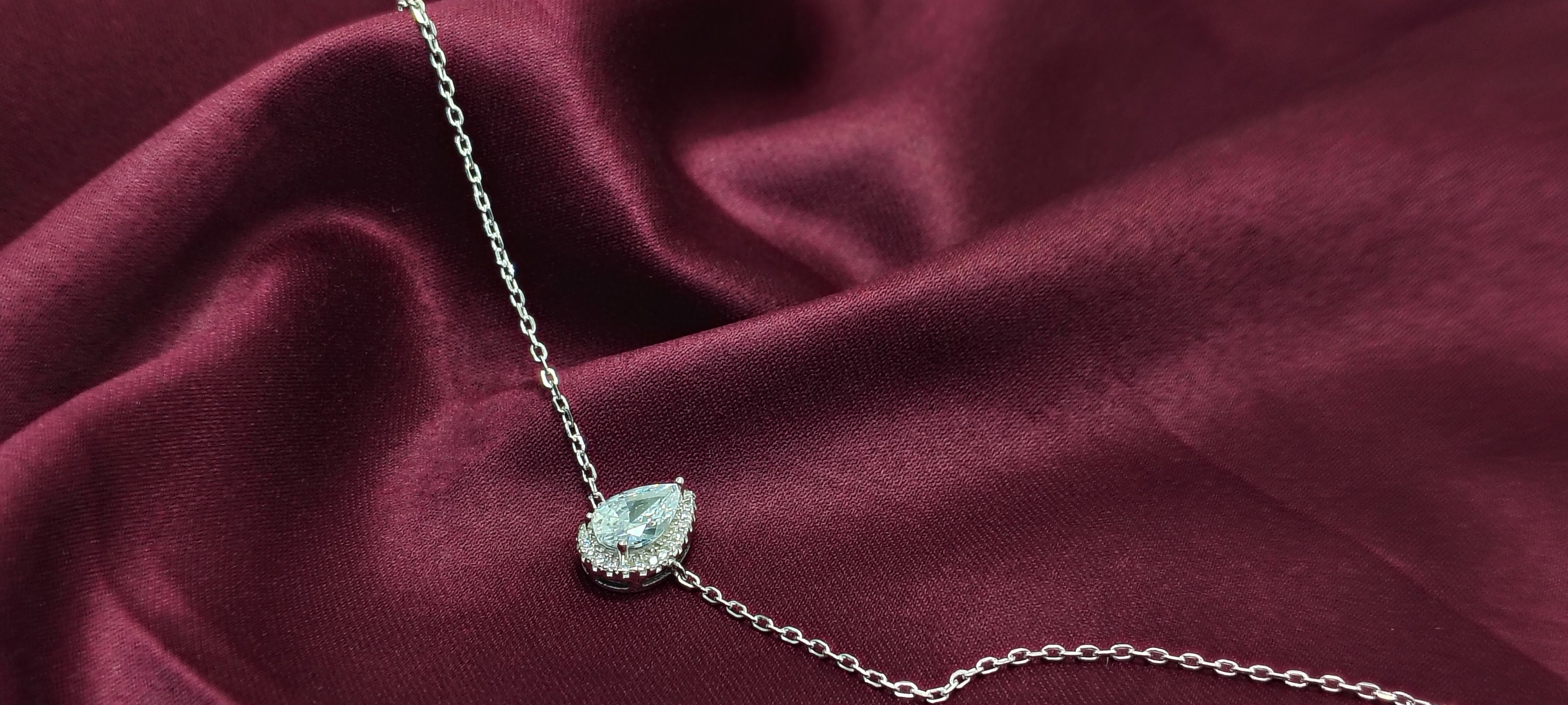 Premium 925 Silver Bracelet - For women who don’t wait — they build.