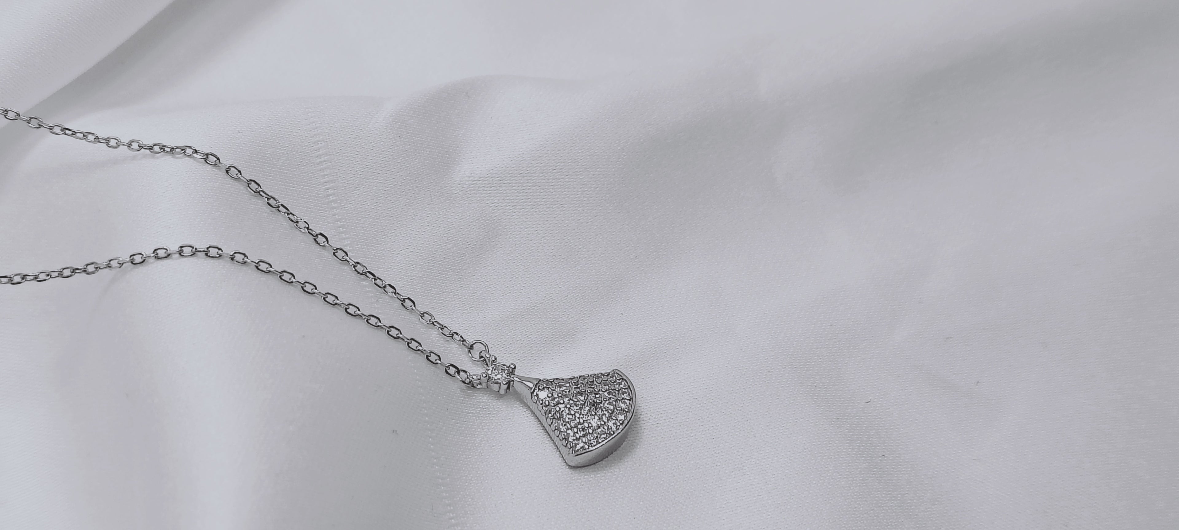 Elite 925 Silver Necklace - Add confidence to your cart.