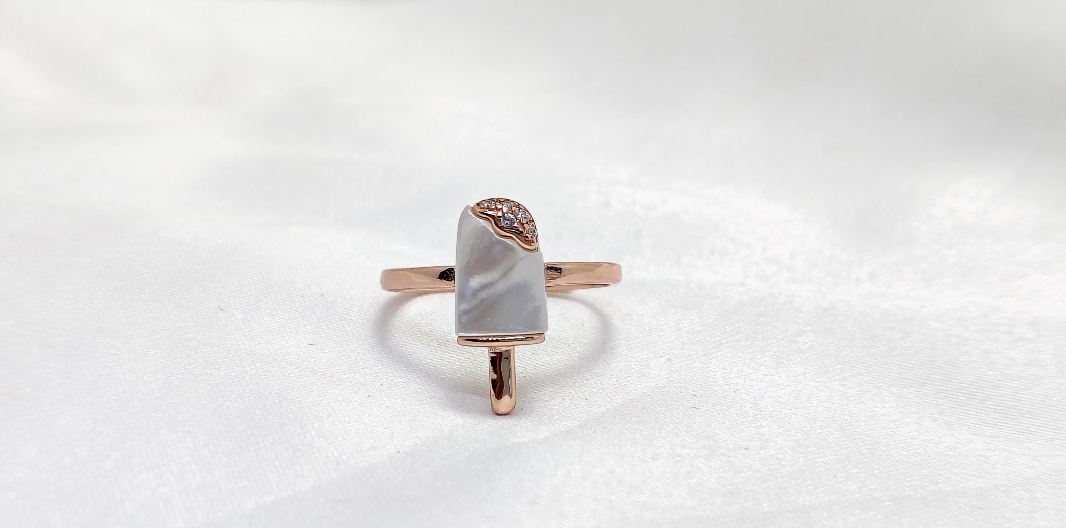 Candy Rose gold 925 Silver ring - Quiet jewellery. Strong presence.