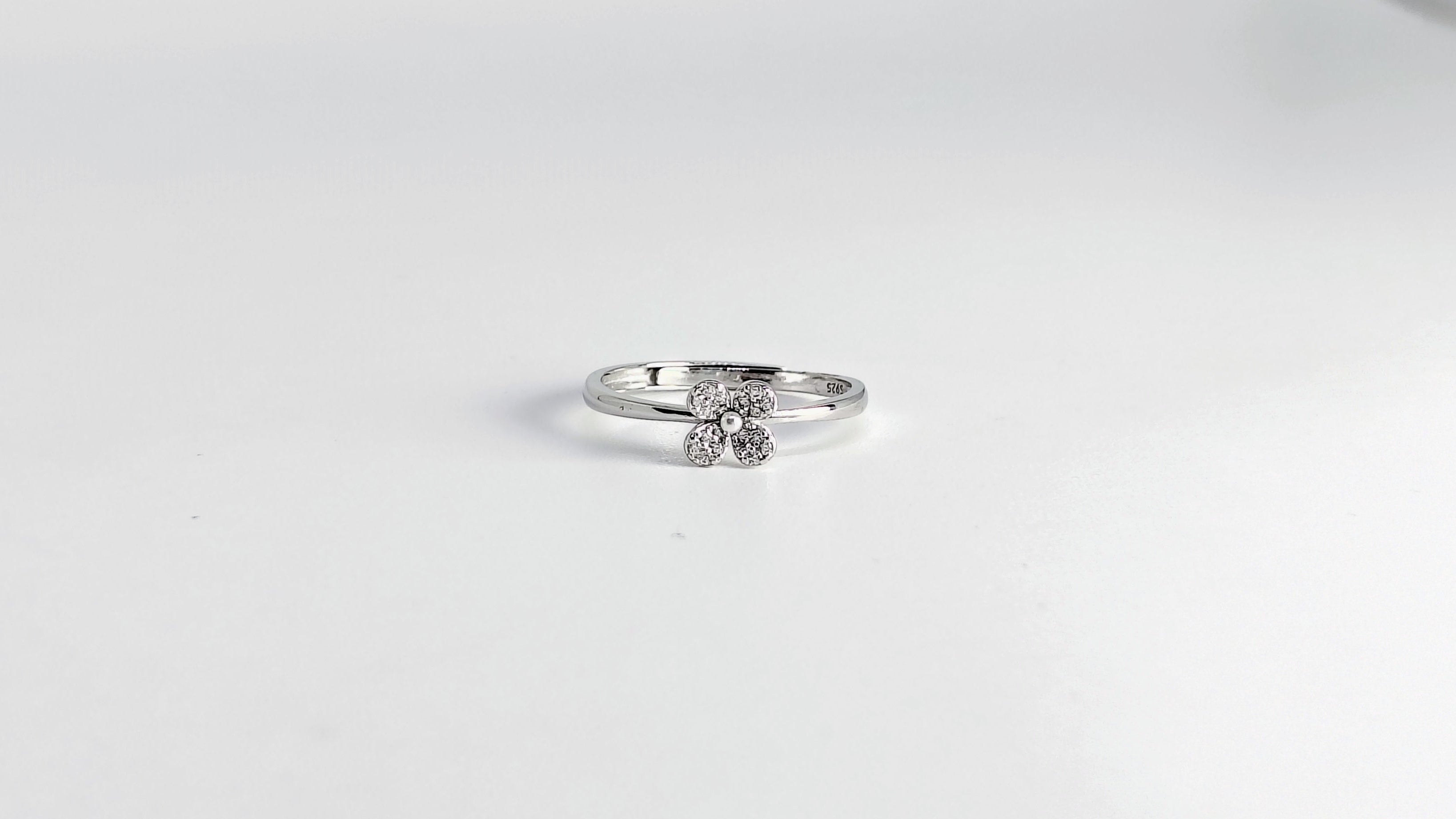 Magic Flower 925 Silver Ring - Lightweight enough for long celebrations.