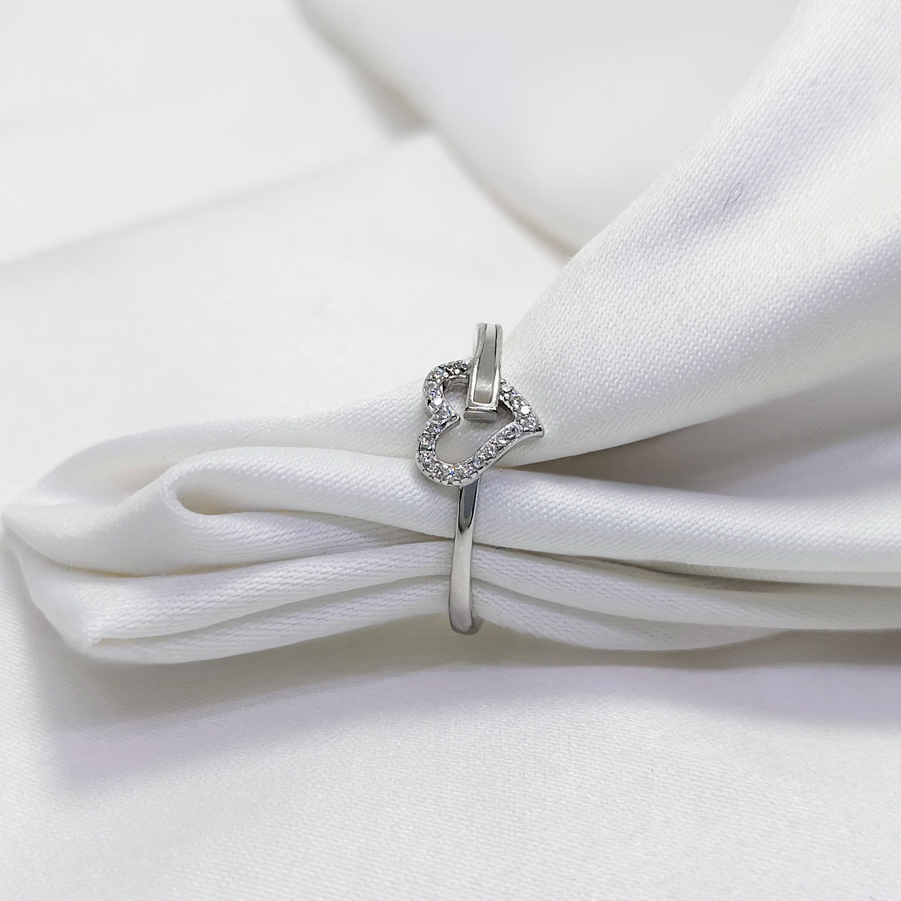Modern Geometric Heart Ring in 925 Silver – Elegant Adjustable Jewelry