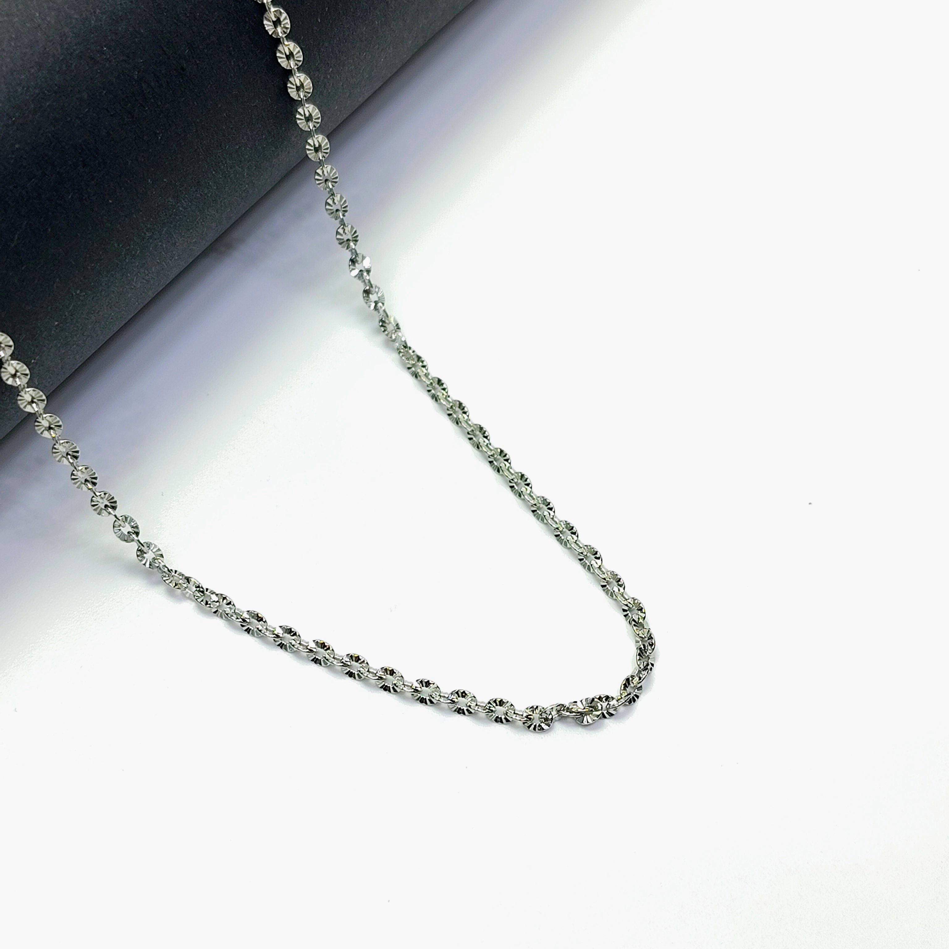 Delicate Shimmer 925 Silver Chain – Modern Minimalist Jewelry