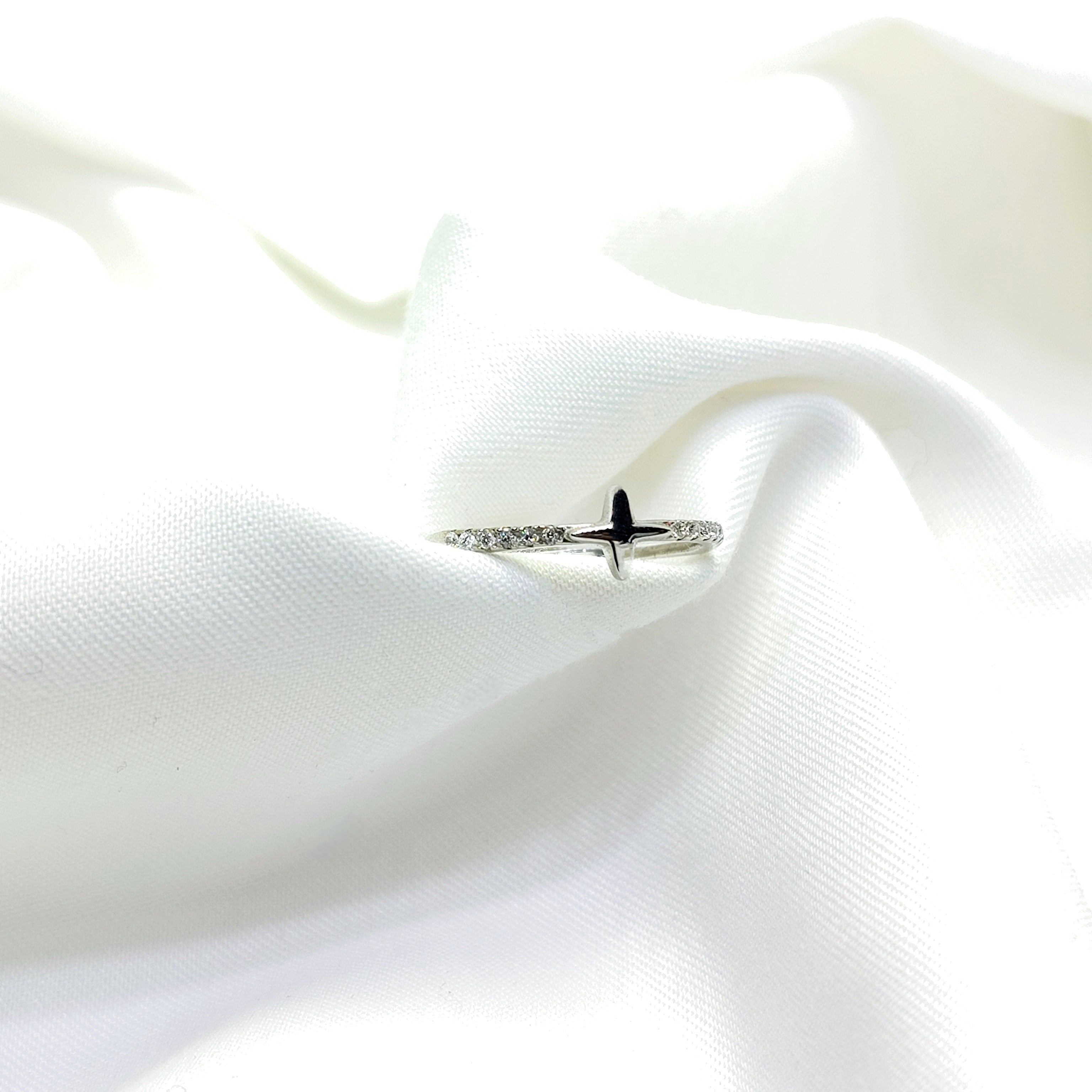 Minimal Silver Ring with Sparkling Star Design