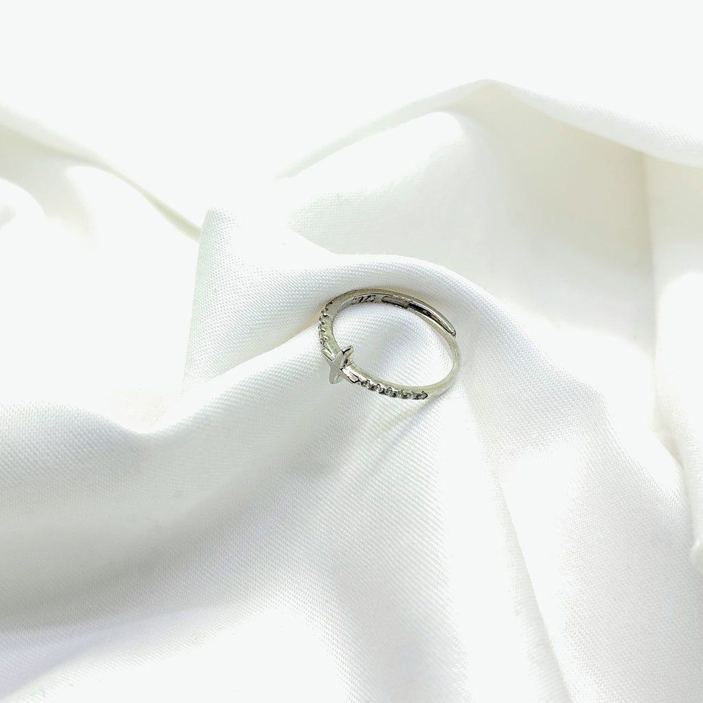 Minimal Silver Ring with Sparkling Star Design