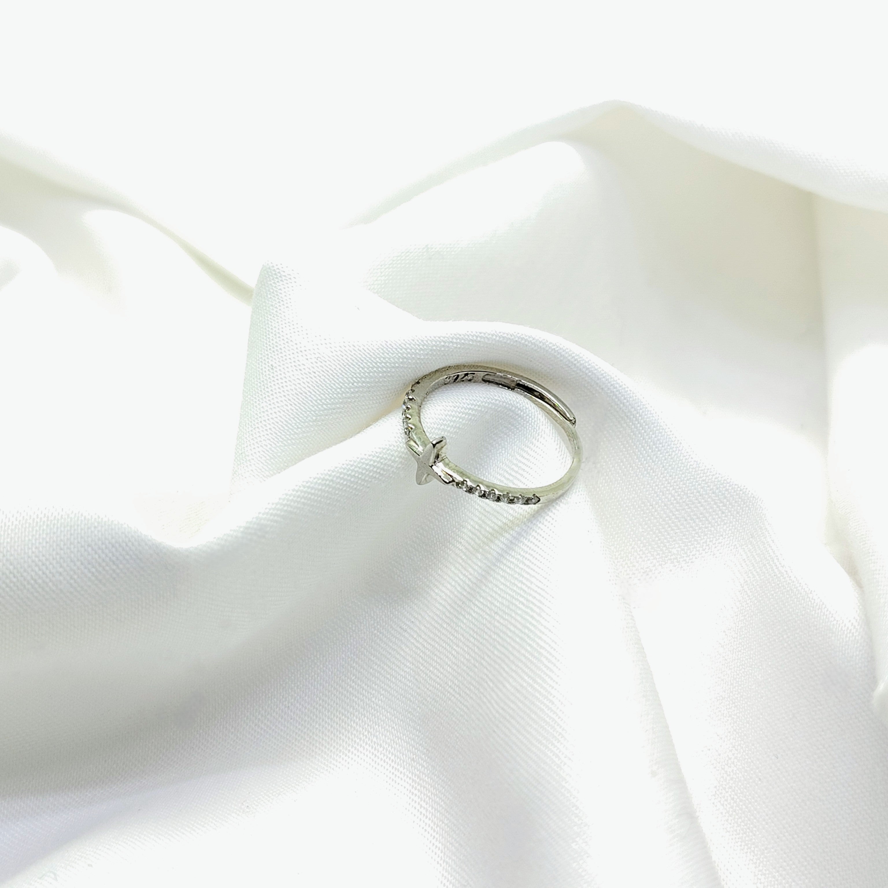 Minimal Silver Ring with Sparkling Star Design