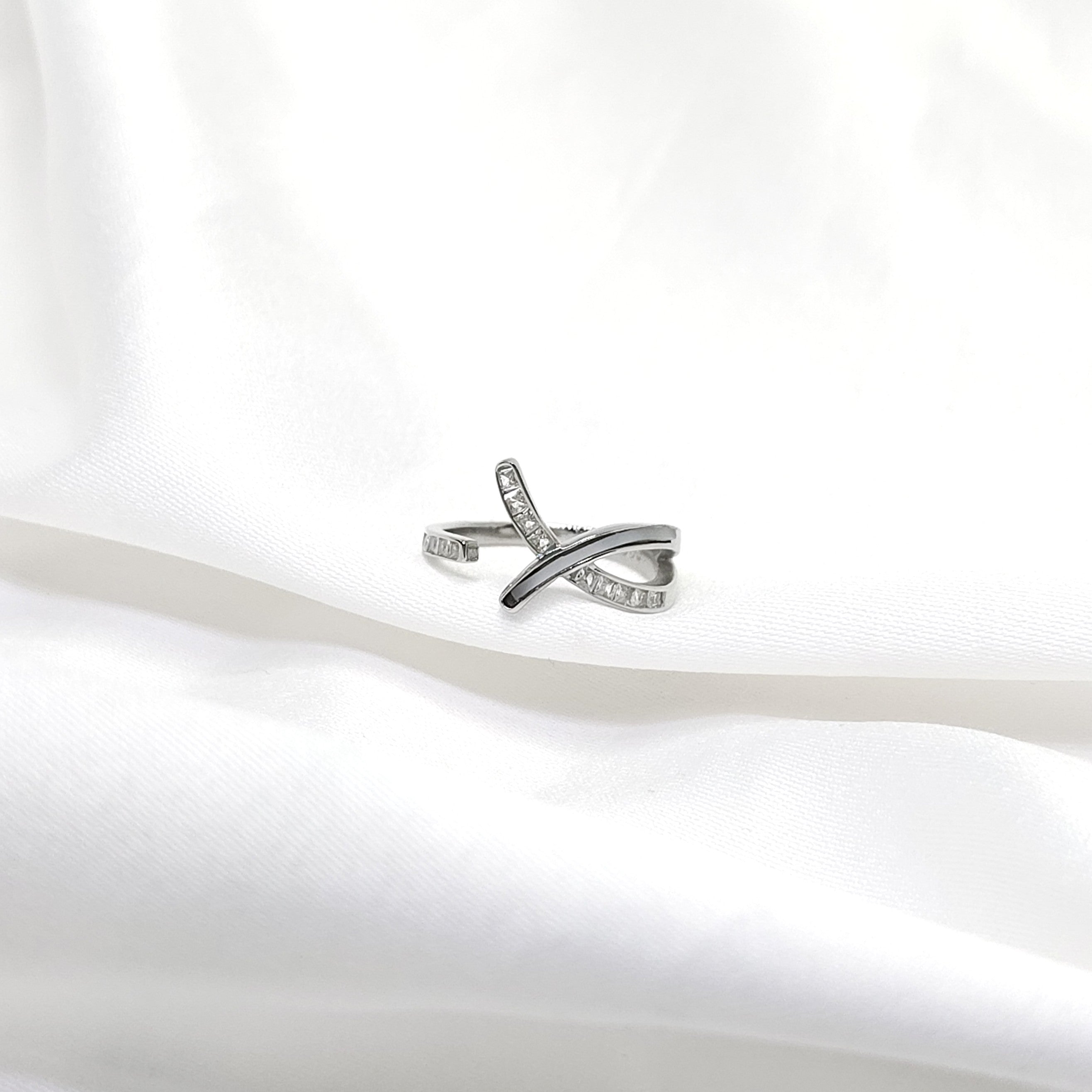 Minimal Twist 925 Silver Ring – Textured Design Ring for Daily Styling