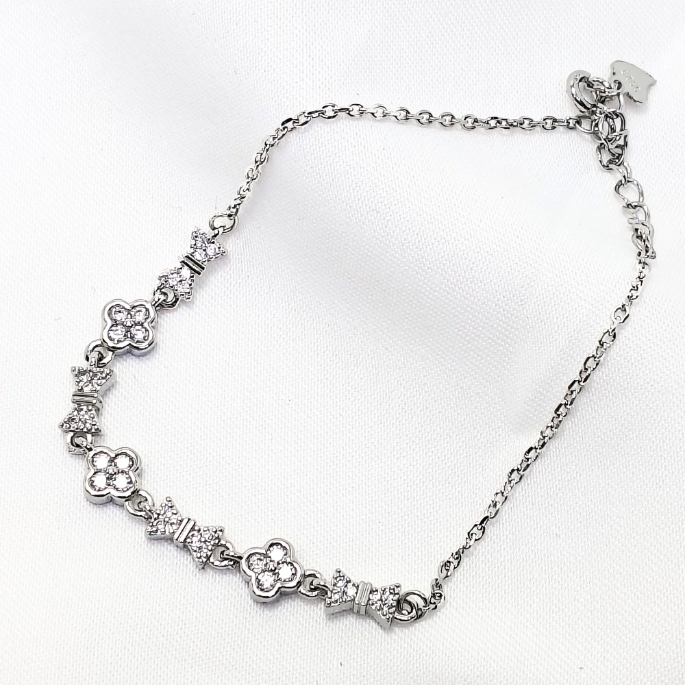 Subtle Charm Loose 925 Silver Bracelet - Everyday silver for ambitious women.