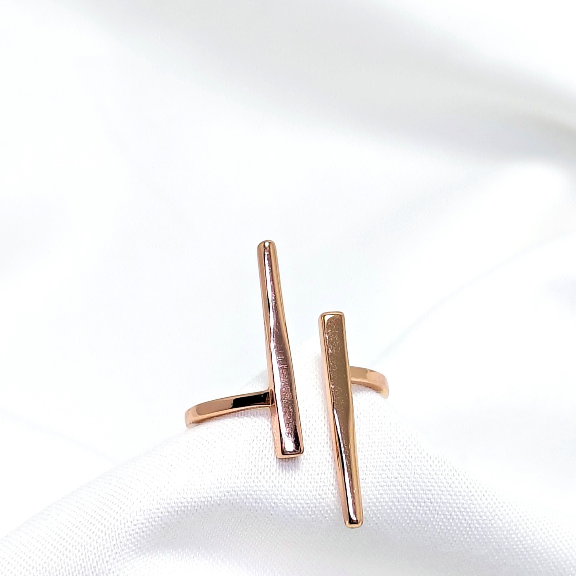 Silver Luxury And Elegant Rose Gold Ring