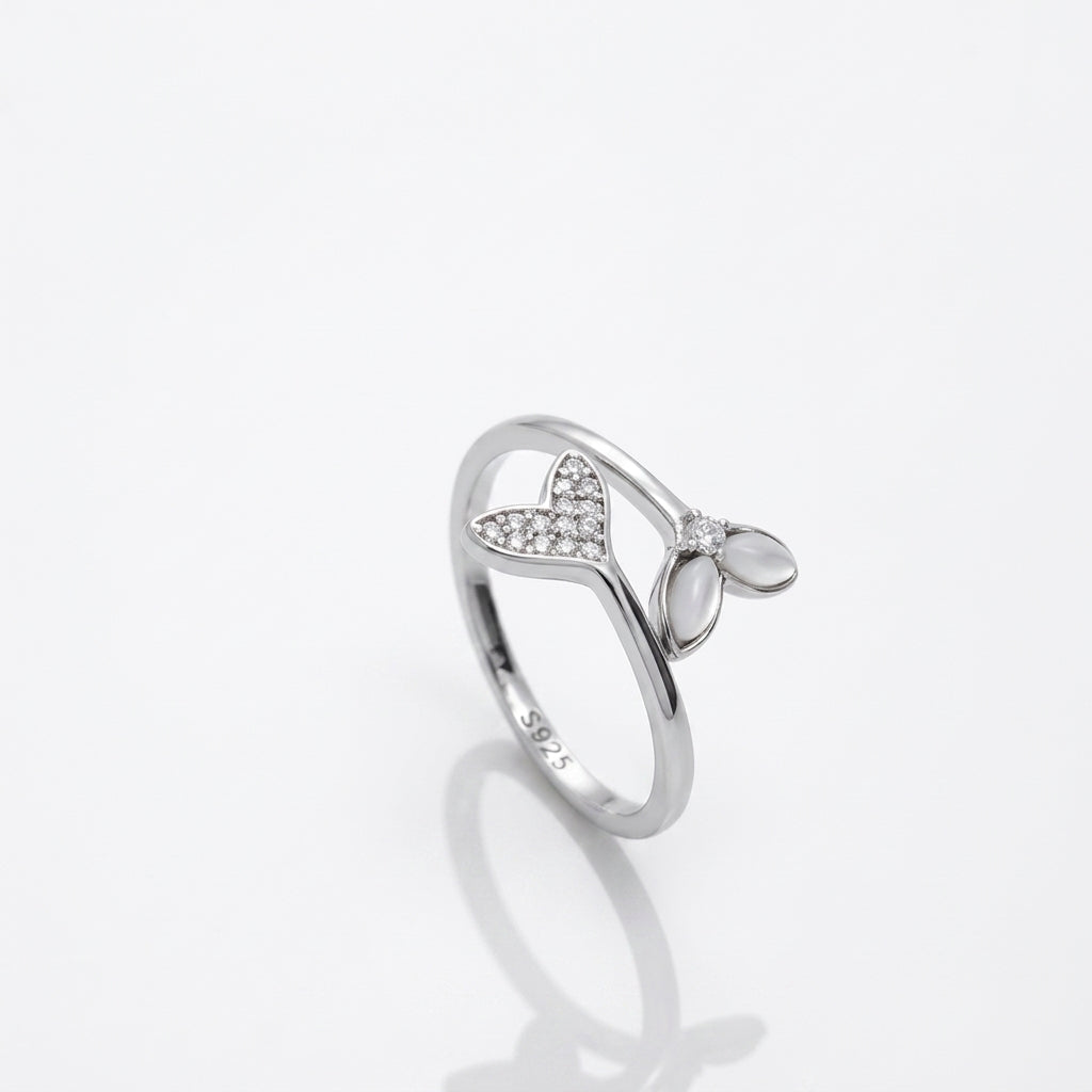 Wave Flow Silver Ring – Trendy Fluid Design Ring for Girls